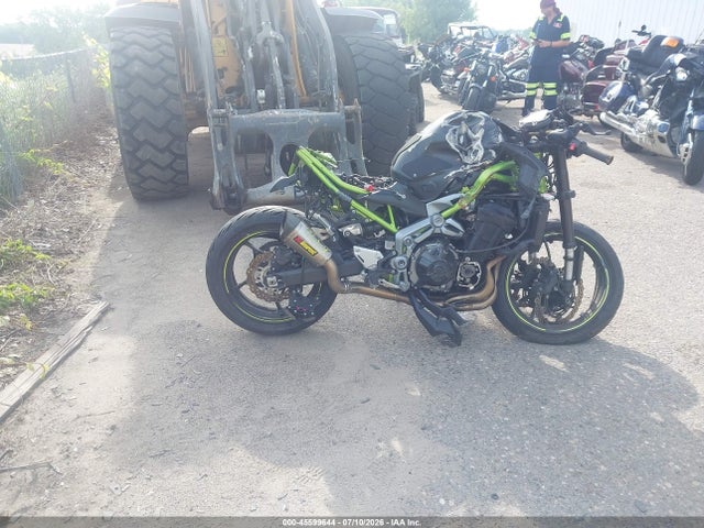 Kawasaki ZR900 2019 JKAZR2B10KA031349 Image 12