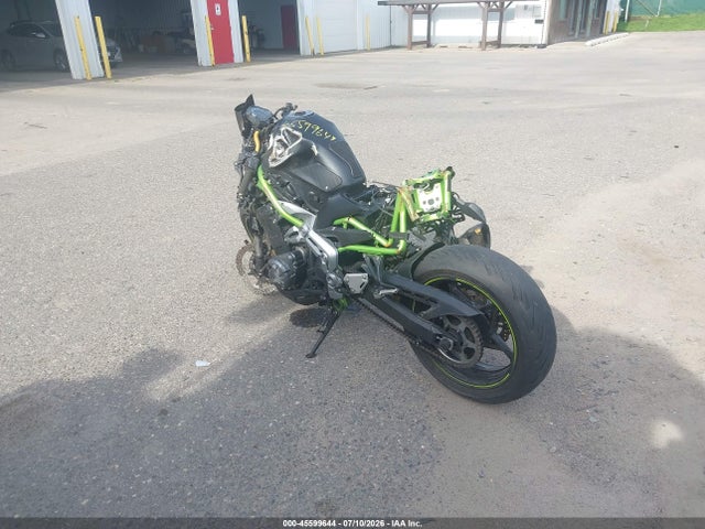 Kawasaki ZR900 2019 JKAZR2B10KA031349 Image 3