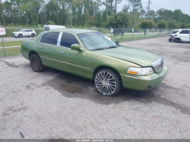 Продажа на аукционе авто 2003 Lincoln Town Car Signature, vin: 1LNHM82W43Y644240, номер лота: 45599691