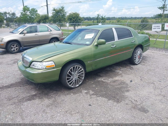 45599691 :رقم المزاد ، 1LNHM82W43Y644240 vin ، 2003 Lincoln Town Car Signature مزاد بيع