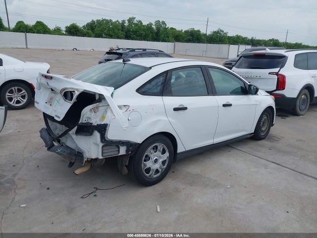 Ford FOCUS S 2015 1FADP3E21FL219152 Image 4
