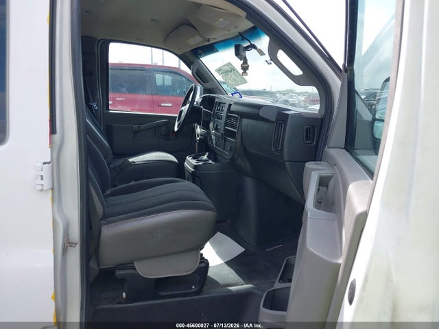 GMC Savana 2500 Work Van 2019 1GTW7AFG7K1302463 Image 5