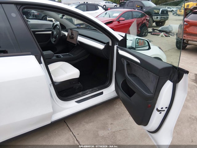 45600136 :رقم المزاد ، 7SAYGAEE7PF682561 vin ، 2023 Tesla Model Y مزاد بيع