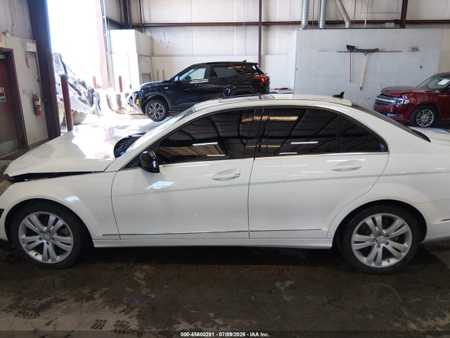 2010 Mercedes-benz C 300 Luxury 4matic/sport 4matic მანქანა იყიდება აუქციონზე, vin: WDDGF8BB5AR090050, აუქციონის ნომერი: 45600281