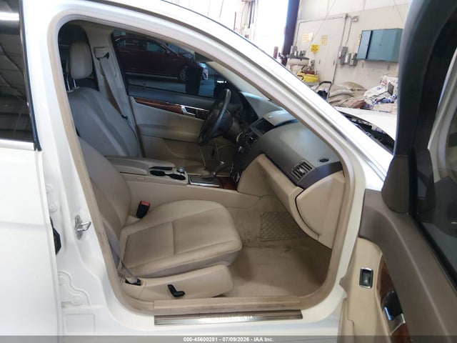 2010 Mercedes-benz C 300 Luxury 4matic/sport 4matic მანქანა იყიდება აუქციონზე, vin: WDDGF8BB5AR090050, აუქციონის ნომერი: 45600281