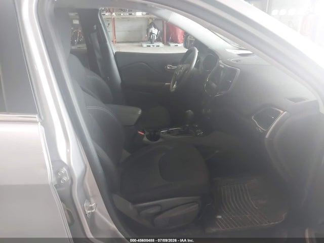 2019 Jeep Cherokee Latitude 4x4 მანქანა იყიდება აუქციონზე, vin: 1C4PJMCB3KD479767, აუქციონის ნომერი: 45600488