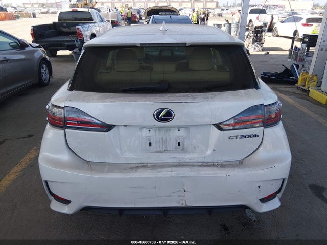 JTHKD5BHXE2208815 Lexus CT 200H