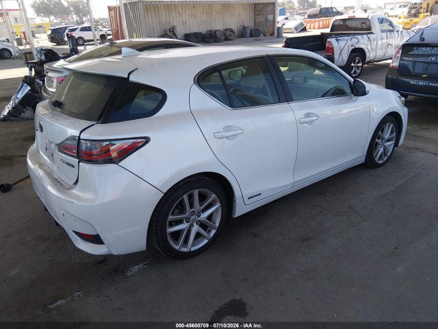 JTHKD5BHXE2208815 Lexus CT 200H