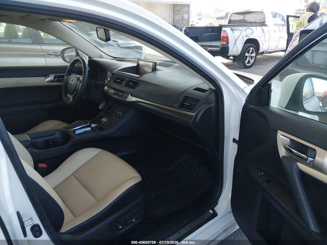 JTHKD5BHXE2208815 Lexus CT 200H