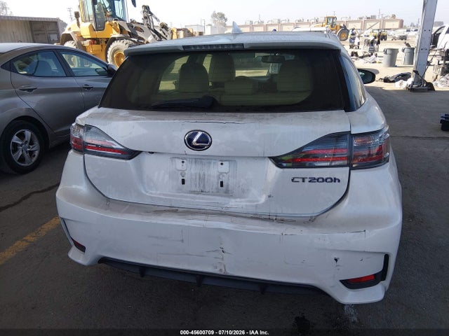 JTHKD5BHXE2208815 Lexus CT 200H