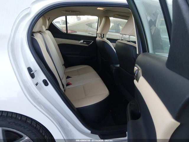 JTHKD5BHXE2208815 Lexus CT 200H