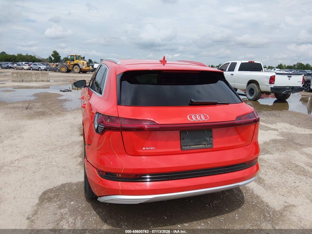 2019 Audi E-tron Premium Plus მანქანა იყიდება აუქციონზე, vin: WA1VABGE7KB014205, აუქციონის ნომერი: 45600763