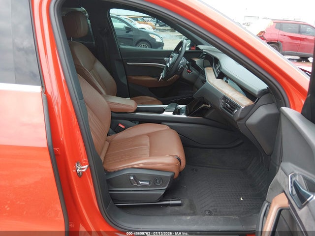 2019 Audi E-tron Premium Plus მანქანა იყიდება აუქციონზე, vin: WA1VABGE7KB014205, აუქციონის ნომერი: 45600763
