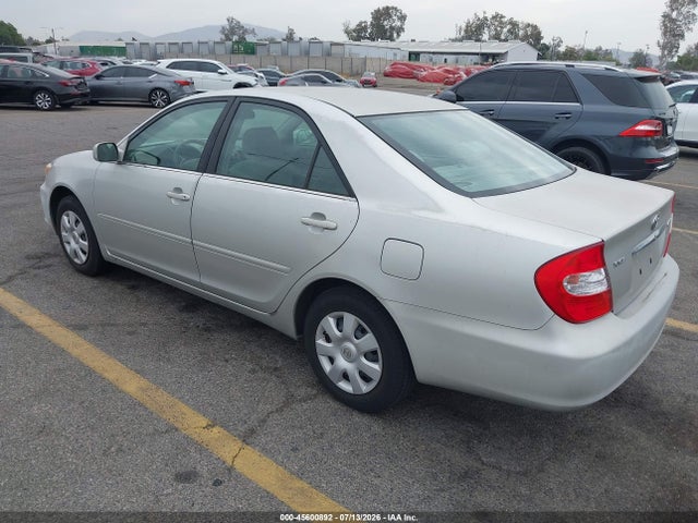 2002 Toyota Camry Le მანქანა იყიდება აუქციონზე, vin: 4T1BE32K32U057679, აუქციონის ნომერი: 45600892
