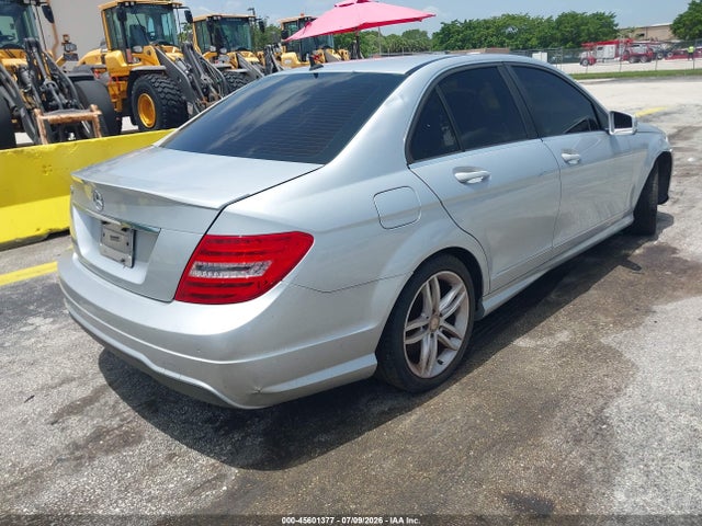 45601377 :رقم المزاد ، WDDGF4HBXDR296050 vin ، 2013 Mercedes-benz C 250 Sport مزاد بيع