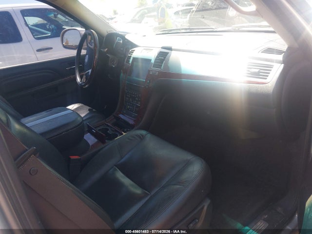 Продаж на аукціоні авто 2011 Cadillac Escalade Premium, vin: 1GYS4CEF8BR387885, номер лоту: 45601483
