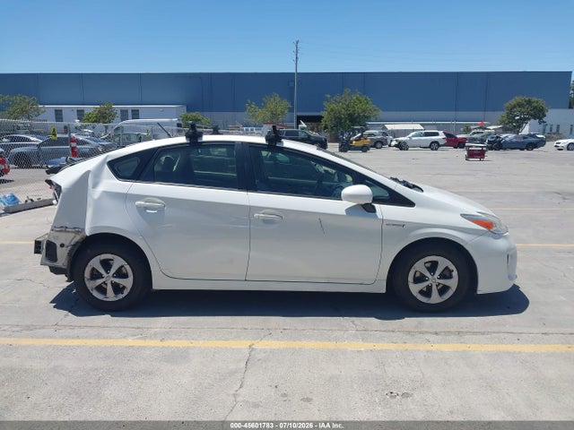 Toyota Prius Two 2015 JTDKN3DU0F0414056 Image 13