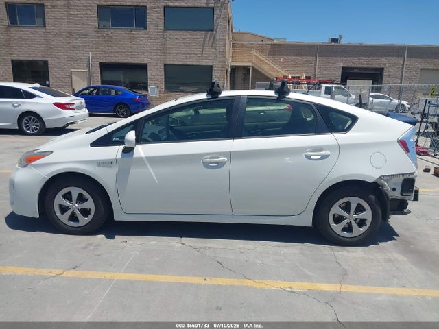 Toyota Prius Two 2015 JTDKN3DU0F0414056 Image 14