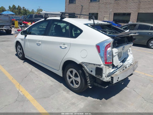 Toyota Prius Two 2015 JTDKN3DU0F0414056 Image 3