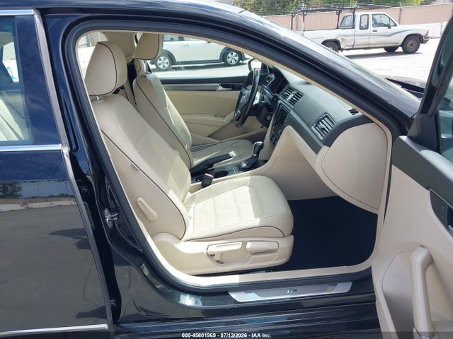 2016 Volkswagen Passat 1.8t R-line მანქანა იყიდება აუქციონზე, vin: 1VWAT7A34GC060723, აუქციონის ნომერი: 45601969