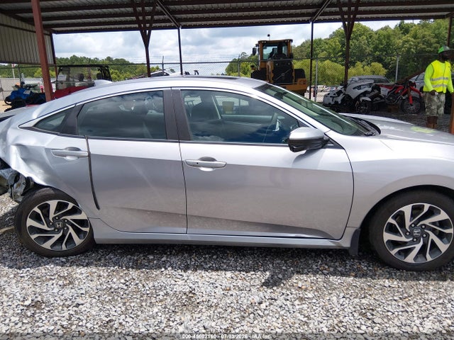 Продажа на аукционе авто 2018 Honda Civic Ex, vin: 19XFC2F71JE015116, номер лота: 45602160