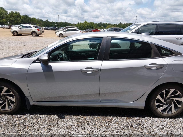 Продажа на аукционе авто 2018 Honda Civic Ex, vin: 19XFC2F71JE015116, номер лота: 45602160