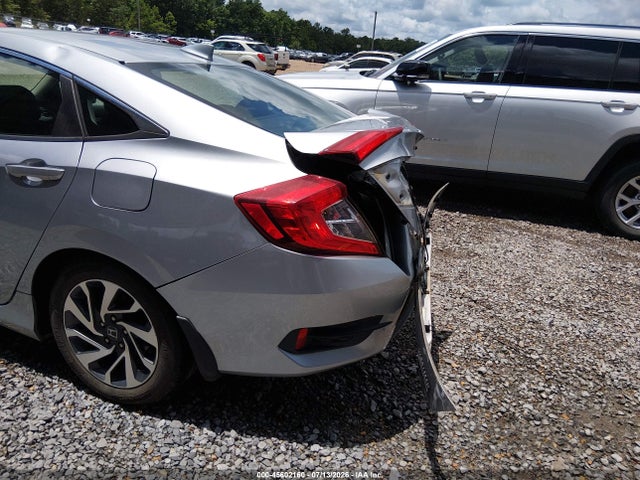 Продажа на аукционе авто 2018 Honda Civic Ex, vin: 19XFC2F71JE015116, номер лота: 45602160