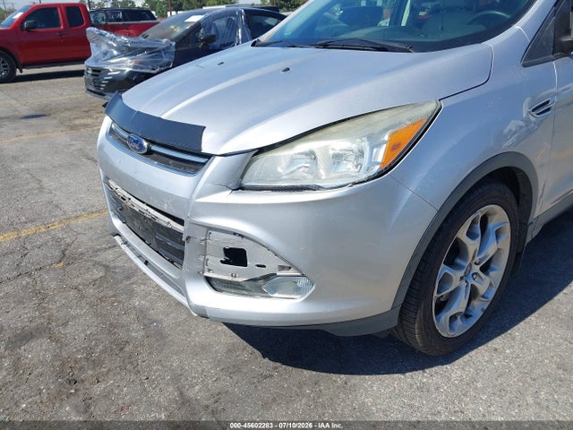 1FMCU0JX1EUA30181 Ford Escape Titanium