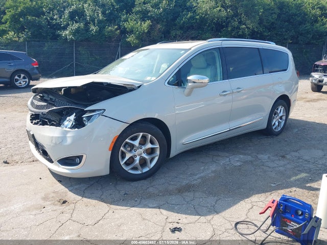 Chrysler Pacifica Limited 2020 2C4RC1GG4LR163042 Image 2