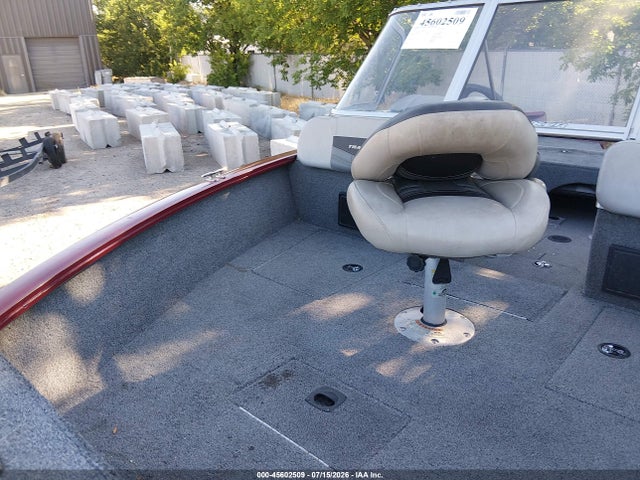 17 1/2 Tracker 2018 000USBUJ71886A818 Image 12