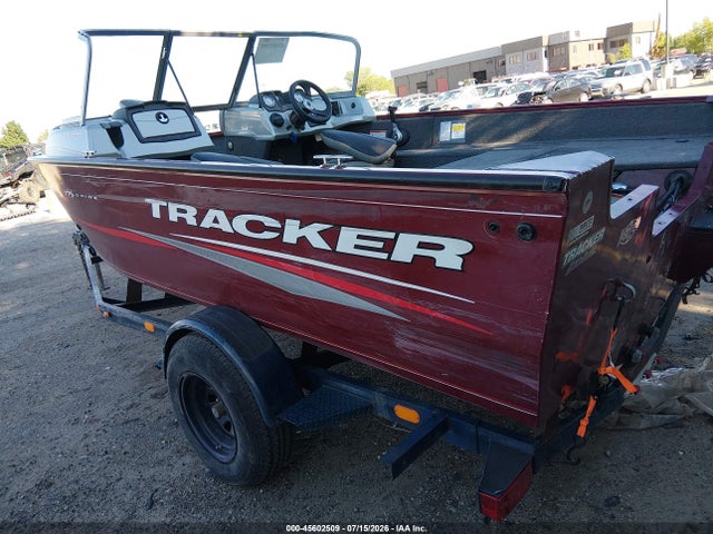 17 1/2 Tracker 2018 000USBUJ71886A818 Image 3