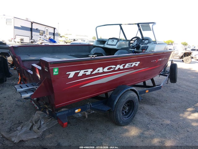 17 1/2 Tracker 2018 000USBUJ71886A818 Image 4
