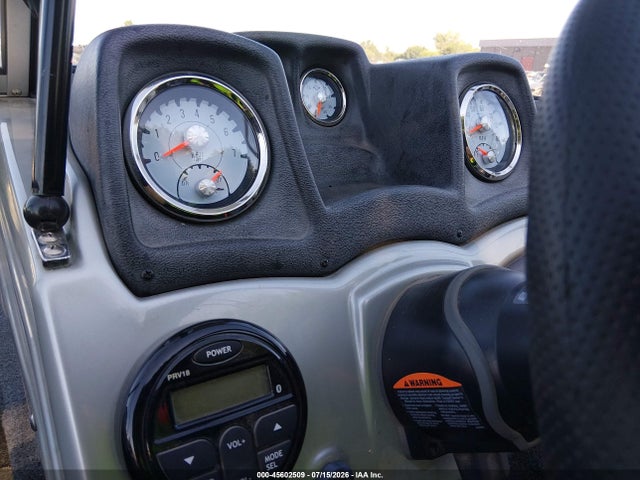 17 1/2 Tracker 2018 000USBUJ71886A818 Image 7