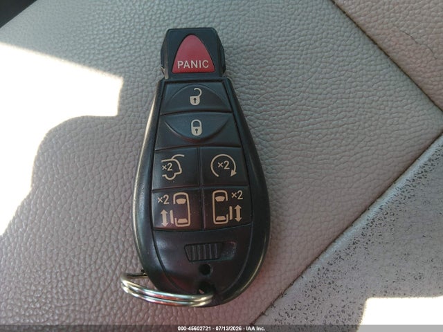 2015 Chrysler Town & Country Touring მანქანა იყიდება აუქციონზე, vin: 2C4RC1BG5FR629962, აუქციონის ნომერი: 45602721