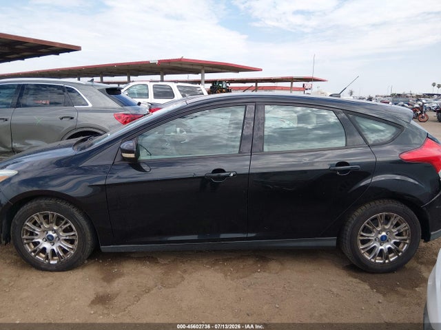 1FADP3K2XEL145233 Ford FOCUS SE