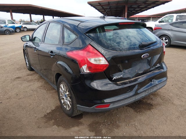 1FADP3K2XEL145233 Ford FOCUS SE
