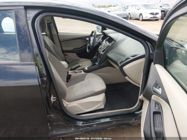 1FADP3K2XEL145233 Ford FOCUS SE