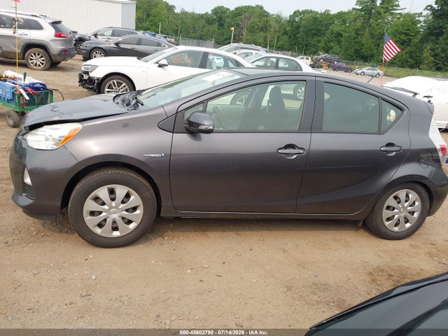 Toyota Prius C Two 2014 JTDKDTB39E1081006 Image 14
