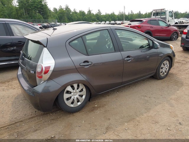 Toyota Prius C Two 2014 JTDKDTB39E1081006 Image 4
