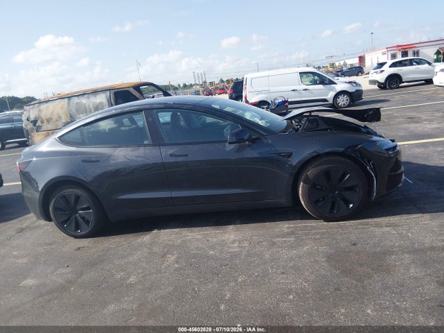 45602828 :رقم المزاد ، 5YJ3E1EAXSF033842 vin ، 2025 Tesla Model 3 مزاد بيع