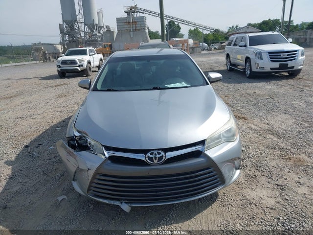 45602860 :رقم المزاد ، 4T1BF1FK6FU098292 vin ، 2015 Toyota Camry Le مزاد بيع