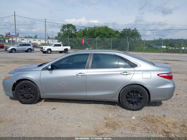 45602860 :رقم المزاد ، 4T1BF1FK6FU098292 vin ، 2015 Toyota Camry Le مزاد بيع