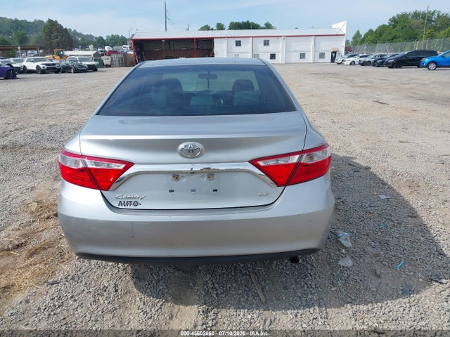 45602860 :رقم المزاد ، 4T1BF1FK6FU098292 vin ، 2015 Toyota Camry Le مزاد بيع