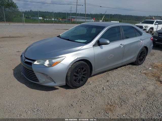 45602860 :رقم المزاد ، 4T1BF1FK6FU098292 vin ، 2015 Toyota Camry Le مزاد بيع