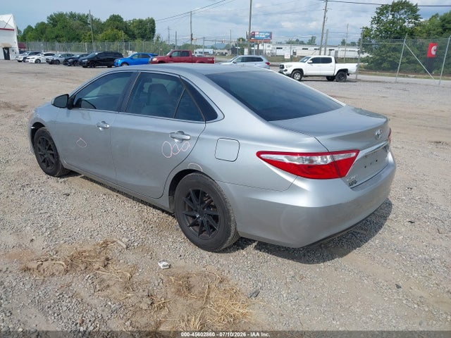 45602860 :رقم المزاد ، 4T1BF1FK6FU098292 vin ، 2015 Toyota Camry Le مزاد بيع