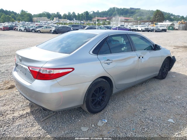 45602860 :رقم المزاد ، 4T1BF1FK6FU098292 vin ، 2015 Toyota Camry Le مزاد بيع
