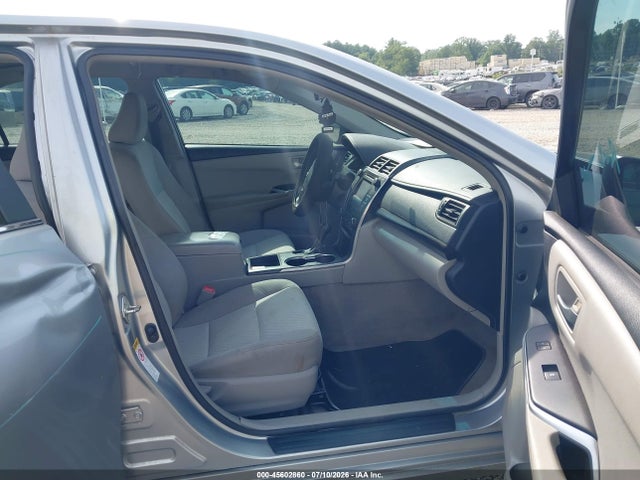 45602860 :رقم المزاد ، 4T1BF1FK6FU098292 vin ، 2015 Toyota Camry Le مزاد بيع