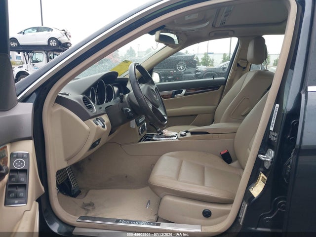 2012 Mercedes-benz C 250 Sport მანქანა იყიდება აუქციონზე, vin: WDDGF4HB7CR228805, აუქციონის ნომერი: 45602901