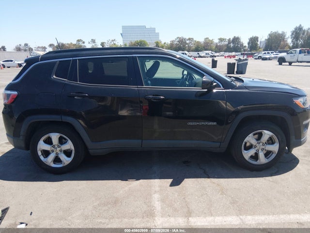 3C4NJCBBXJT466607 Jeep Compass Latitude Fwd