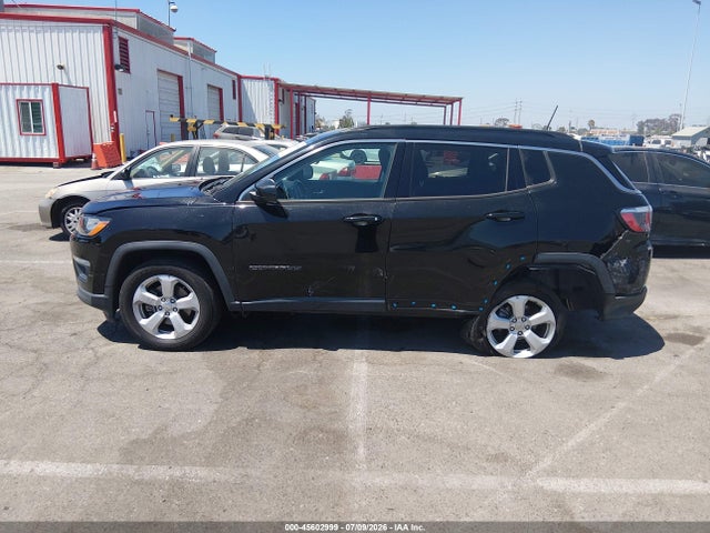 3C4NJCBBXJT466607 Jeep Compass Latitude Fwd